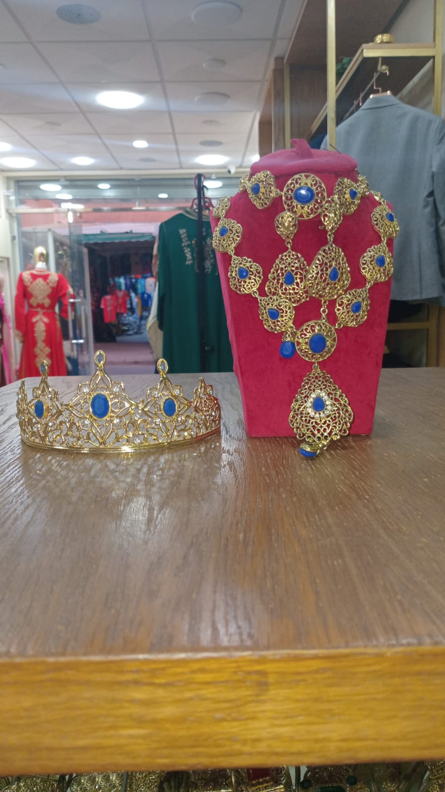 كولي ازراق تاج